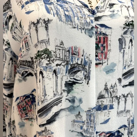 Karen Kane White & Blue Printed Blouse, Old World Vibes, Cathedrals- size XL - Picture 5 of 13